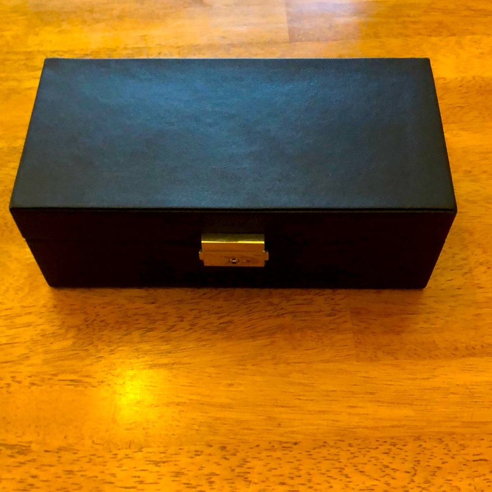 Watch holders for 4 watches.size 4 1/2 x 9